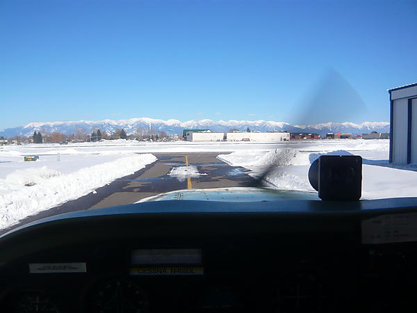 Dennis Taxiing S27 Looking at the Rocky Mountains
