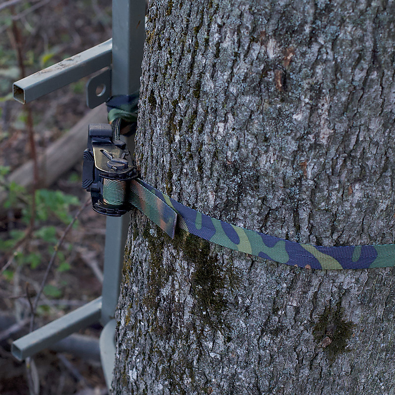 Hunting Treestand Secured By CAMO Ratchet Straps with Loops  Trucking Depot