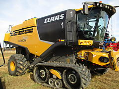 2015 CLAAS LEXION 740TT 1 of 2