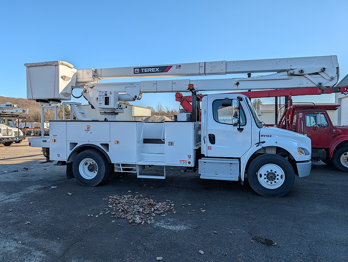 2022 FREIGHTLINER BUCKET TRUCK WTEREX TC55 CT