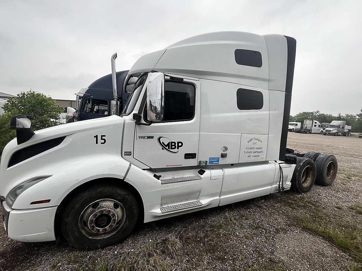 2019 VOLVO 64T760 SLEEPER TX