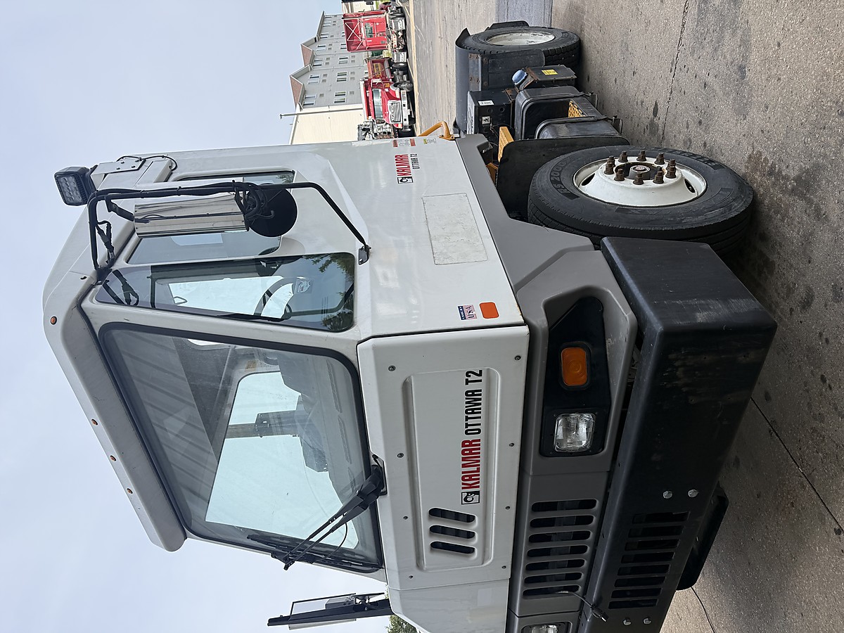 2022 OTTAWA T2 YARD SPOTTER IL