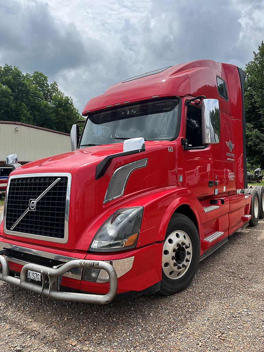 2018 VOLVO VNL64T670 SLEEPER AR