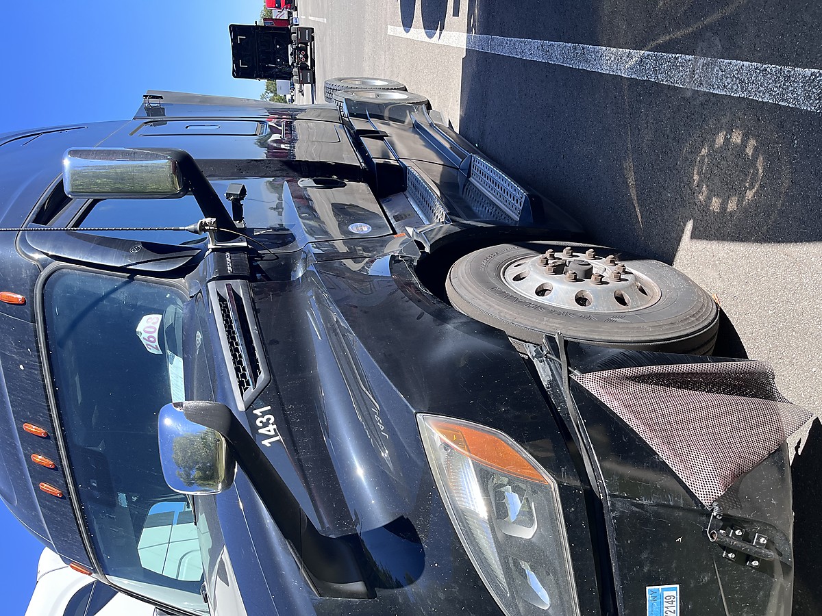 2021 FREIGHTLINER CASCADIA TN