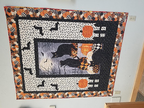 Quilt with black cats and pumpkins